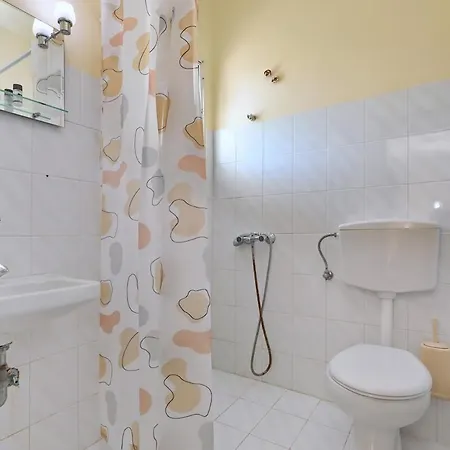 O Ampelonas Toy Kyr Giorgou 2 Δίτροπο